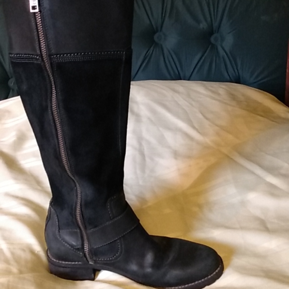 Timberland Black Women Boots, Size 6